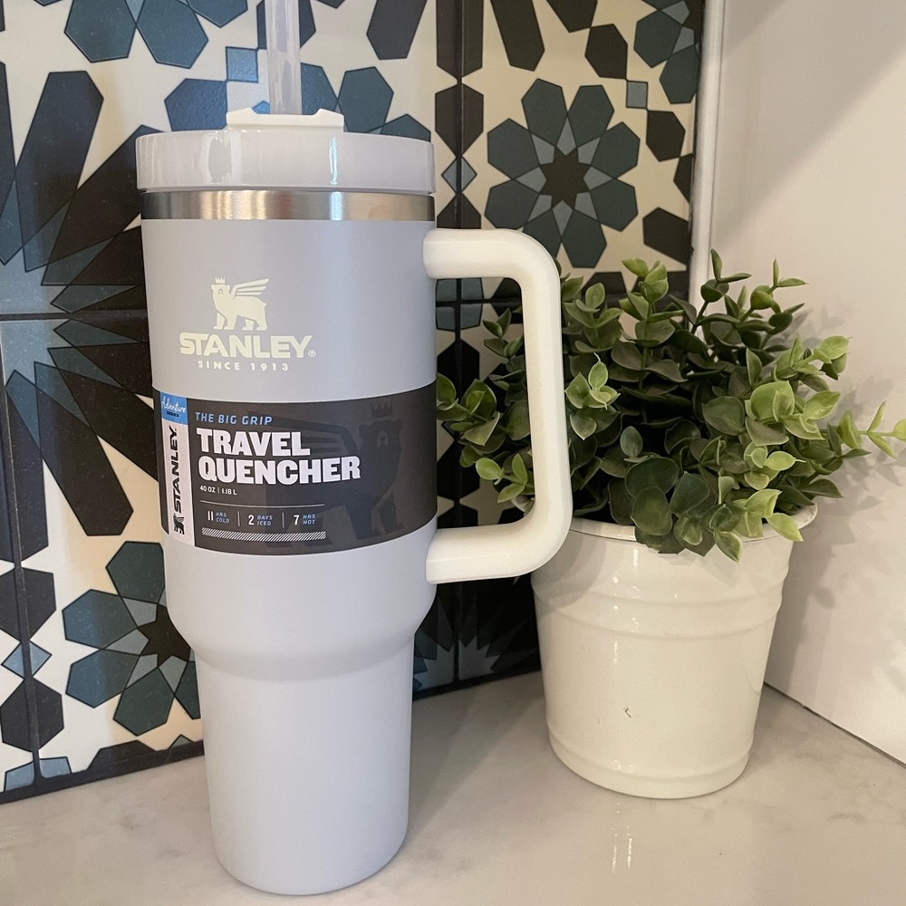 Stanley Travel Adventure Quencher 40 oz tumbler in Granite. NEW